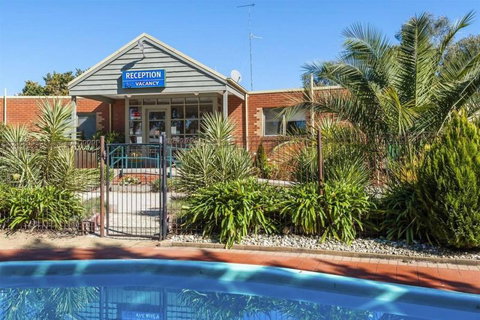COMFORT INN COACH AND BUSHMANS - Port Augusta Accommodation 0