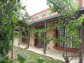 Under The Vines - Port Augusta Accommodation 0