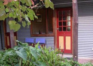 Red Poles - Port Augusta Accommodation 2
