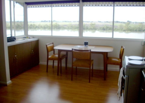 Riverfront Holiday House - Port Augusta Accommodation 2
