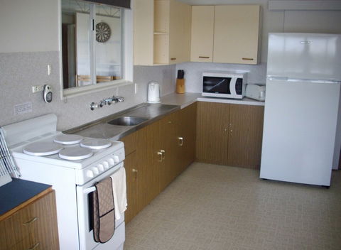Riverfront Holiday House - Port Augusta Accommodation 3