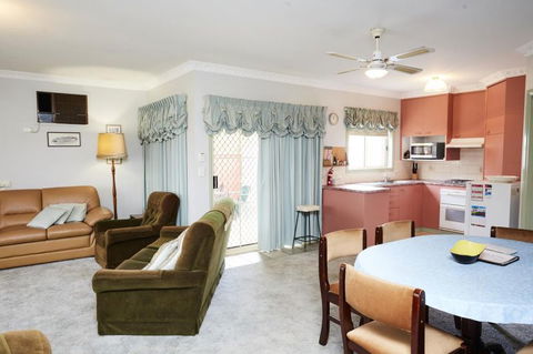Bristol House Accommodation - Port Augusta Accommodation 4