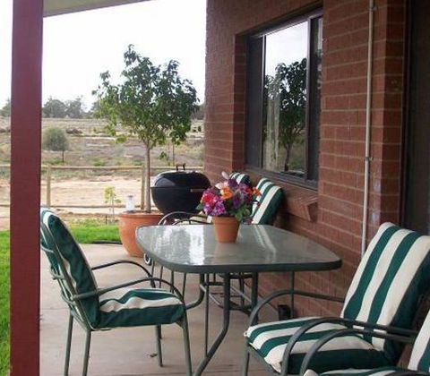Riverland Holiday Cottage - Port Augusta Accommodation 5
