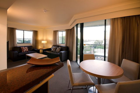 Central Cosmo Apartments - Port Augusta Accommodation 2