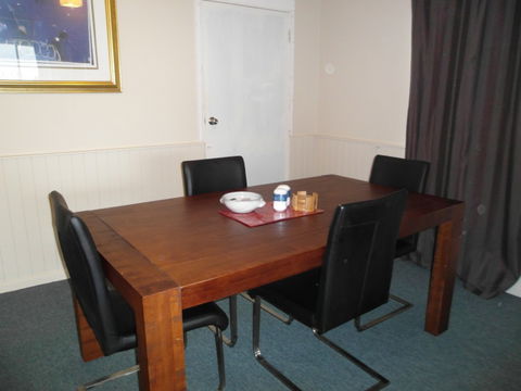 AMELIA STREET GLADSTONE 5 BEDROOMS - Port Augusta Accommodation 2