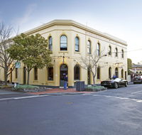 College Lawn Hotel