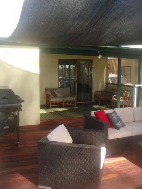 Eleven From The Left - Port Augusta Accommodation 3