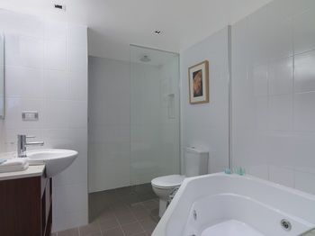 Amora Riverwalk Melbourne - Port Augusta Accommodation 2