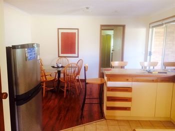 Australian Home Away @ East Doncaster Andersons Creek 1 - Port Augusta Accommodation 9