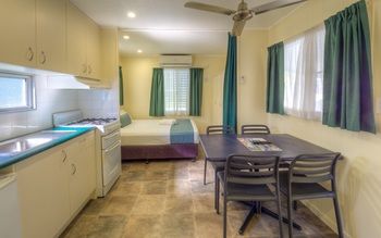 Alex Beach Cabins - Port Augusta Accommodation 36