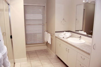 Yabbaloumba Retreat - Port Augusta Accommodation 3