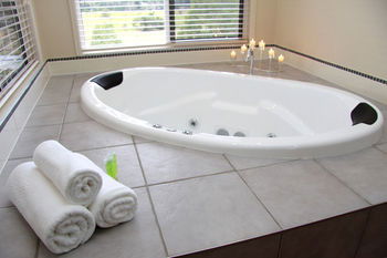 Yabbaloumba Retreat - Port Augusta Accommodation 7