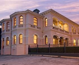 Roxburgh House Apartments - Port Augusta Accommodation 0