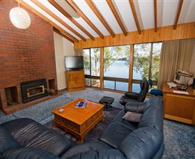 Waterside Accommodation - Derwent Retreat - Port Augusta Accommodation 1