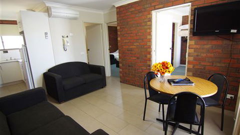 Jacaranda Motel & Holiday Units - Port Augusta Accommodation 1