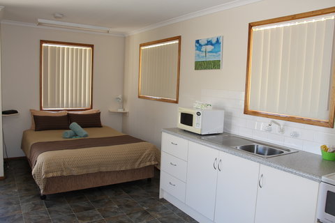 Ardrossan Caravan Park - Port Augusta Accommodation 2