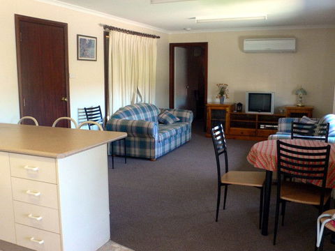 Back O' Bourke Accommodation - Port Augusta Accommodation 2