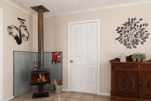 Jacaranda Cottages - Port Augusta Accommodation 14