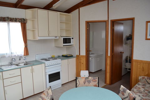 Euston Club Cabin Resort - Port Augusta Accommodation 5