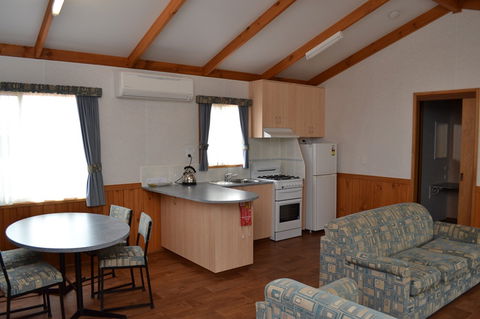 Euston Club Cabin Resort - Port Augusta Accommodation 4
