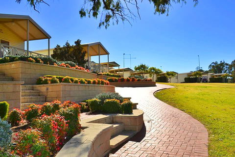 Euston Club Cabin Resort - Port Augusta Accommodation 2