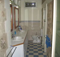 MacDonnell House Naracoorte Cottages - Port Augusta Accommodation