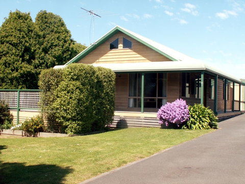 The Black Dolphin - Port Augusta Accommodation 0