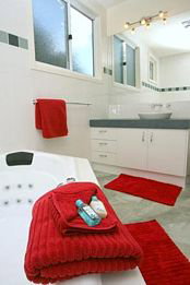 The Black Dolphin - Port Augusta Accommodation 7