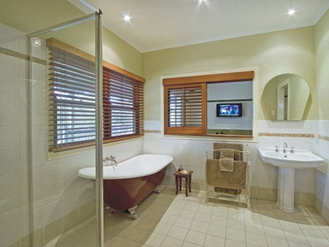 The Sanctuary Springbrook Guest House Cottage - Port Augusta Accommodation 1