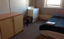Royal Hotel Yass - Yass - Port Augusta Accommodation 0