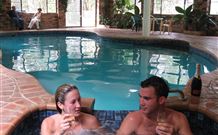 Chalet Swisse Spa Retreat - Port Augusta Accommodation 6
