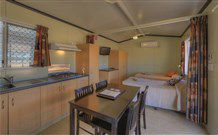 Pilcher Cottage - Port Augusta Accommodation 5
