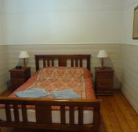 About Town Cottages - Yellow Gum Cottage - Port Augusta Accommodation