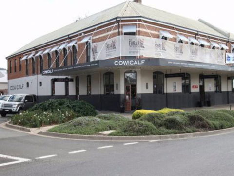 Cow And Calf Hotel - Port Augusta Accommodation 1
