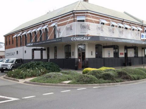 Cow And Calf Hotel - Port Augusta Accommodation 0