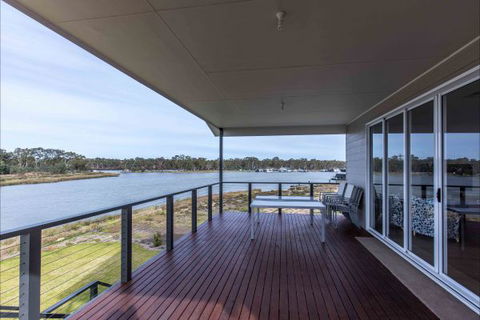 River Shack Rentals - Living The Dream - Port Augusta Accommodation 111