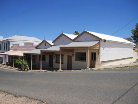 Carmines Antiques And Accommodation - Port Augusta Accommodation 0