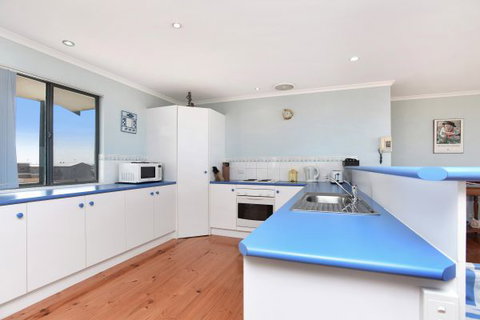 Ambergris - Port Augusta Accommodation 1
