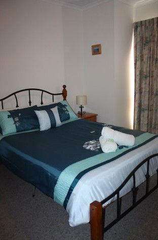 Robe Dolphin Court Apartments - Port Augusta Accommodation 2