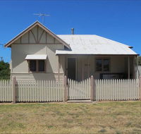 Ellison's Holiday Home - Port Augusta Accommodation