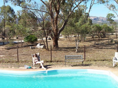 Mount Zero Log Cabins - Port Augusta Accommodation 1