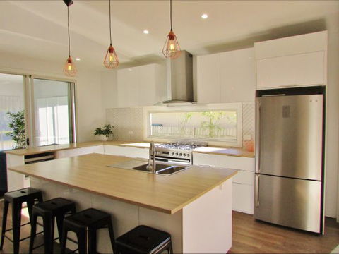 All Decked Out: Lake Conjola - Port Augusta Accommodation 6