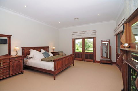 Reign Manor And Coach House - Port Augusta Accommodation 5