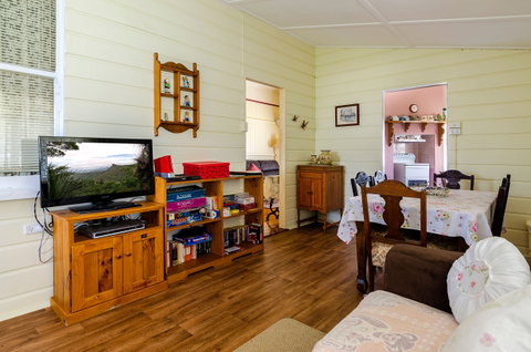 Albion Cottage - Port Augusta Accommodation 9