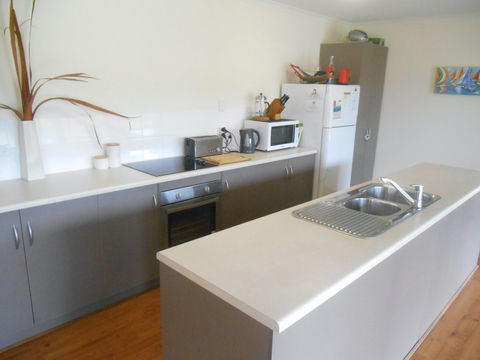 Decked Out In Vincent - Port Augusta Accommodation 1
