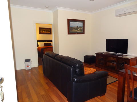 Hahndorf Oak Tree Cottages - Port Augusta Accommodation 1