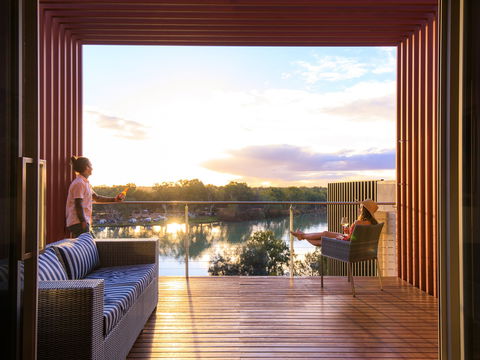 The Frames - Luxury Riverland Accommodation - Port Augusta Accommodation 0