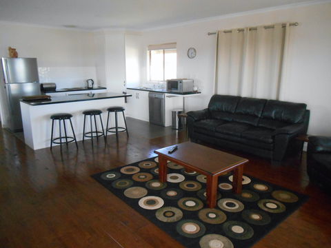 The Breezeway - Port Augusta Accommodation 1
