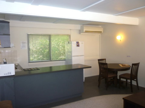 Canberra Short Term And Holiday Accommodation - Port Augusta Accommodation 9
