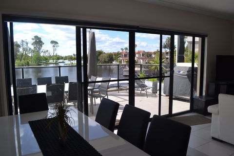 Cypress Townhouse - Port Augusta Accommodation 1